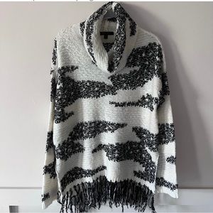 Loose Turtleneck Long sleeve oversized sweater-with fringe hem - M